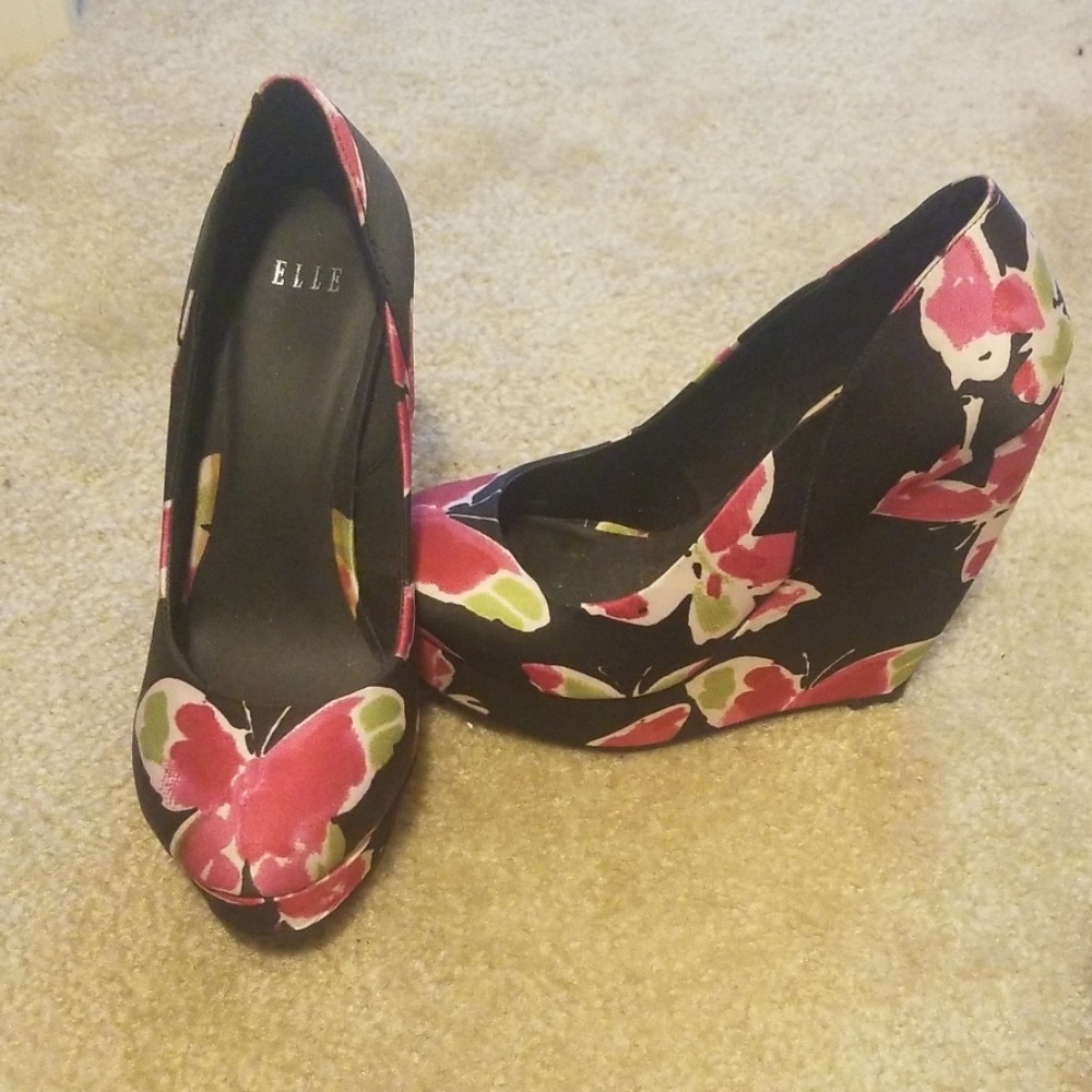 Elle Wedges